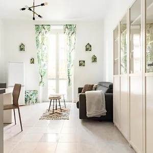 https://la-casa-sullalbero-city-life.italymilanhotels.net